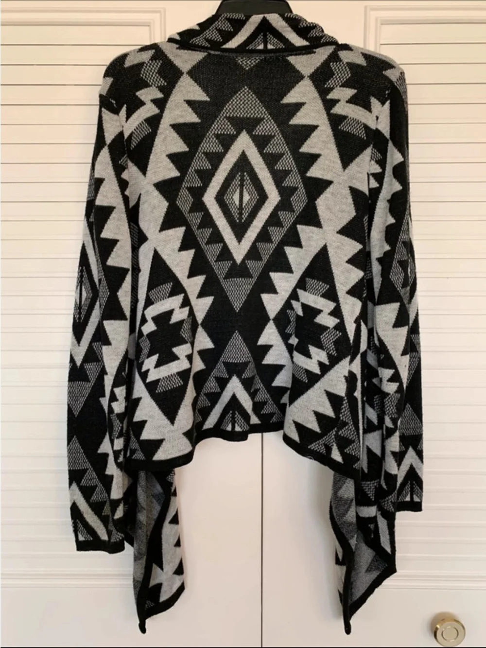A Knitch Above Black & Gray Aztec Open-Front Women's Cardigan